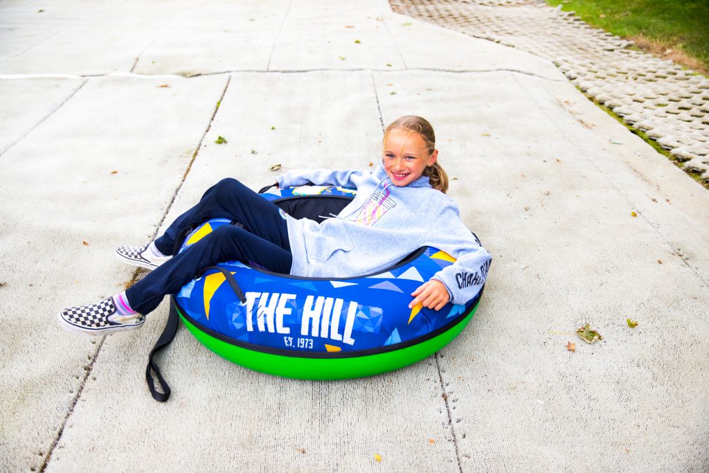Tubing_at_the_hill