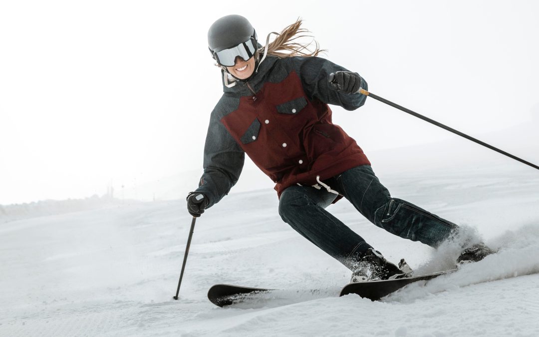 Women skiing in the moutains